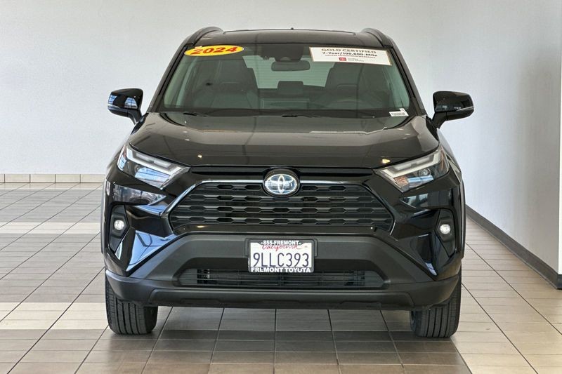 Toyota RAV4 Vehicle Full-screen Gallery Image 09