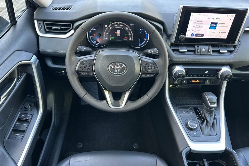 Toyota RAV4 Vehicle Full-screen Gallery Image 14