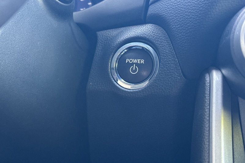 Toyota RAV4 Vehicle Full-screen Gallery Image 23