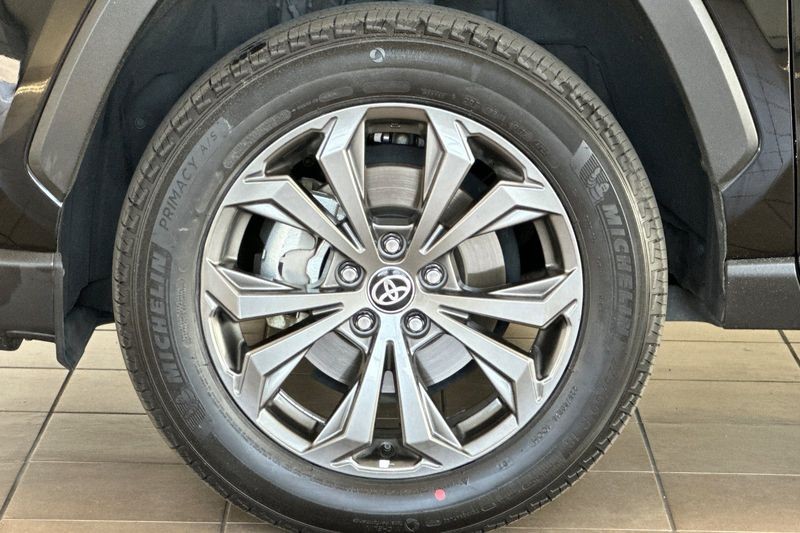 Toyota RAV4 Vehicle Full-screen Gallery Image 27