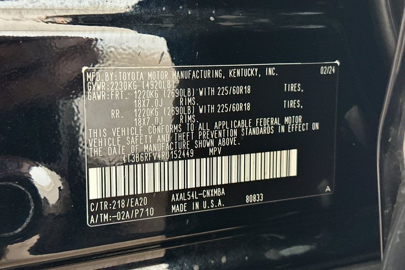 Toyota RAV4 Vehicle Full-screen Gallery Image 30