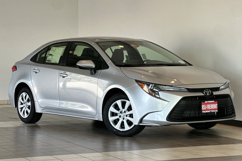 Toyota Corolla Vehicle Full-screen Gallery Image 02