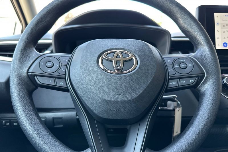 Toyota Corolla Vehicle Full-screen Gallery Image 19