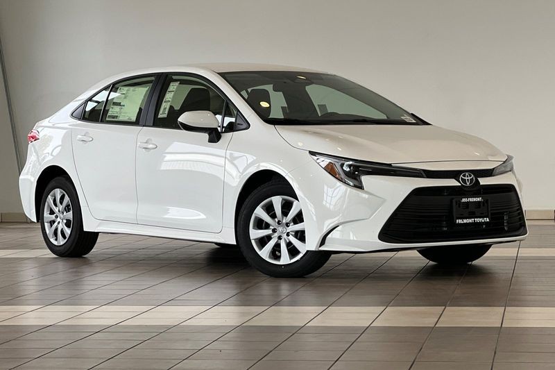 Toyota Corolla Hybrid Vehicle Full-screen Gallery Image 02