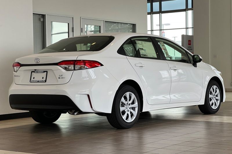 Toyota Corolla Hybrid Vehicle Full-screen Gallery Image 05