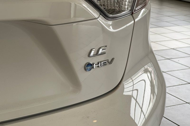 Toyota Corolla Hybrid Vehicle Full-screen Gallery Image 07