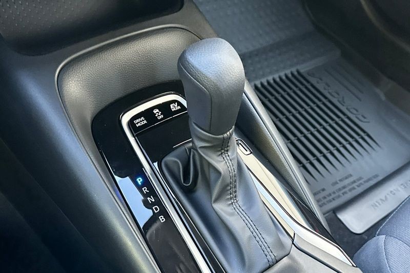 Toyota Corolla Hybrid Vehicle Full-screen Gallery Image 18