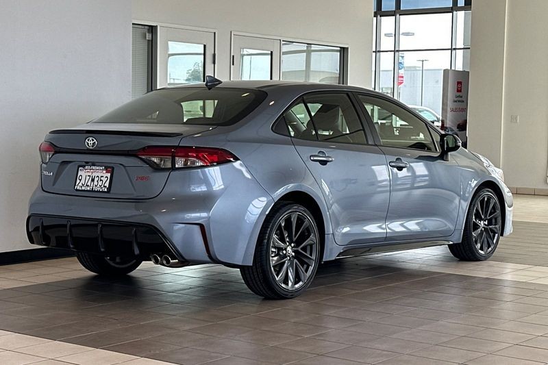 Toyota Corolla Vehicle Full-screen Gallery Image 04