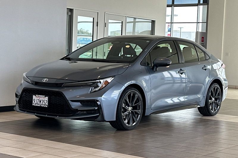 Toyota Corolla Vehicle Full-screen Gallery Image 08