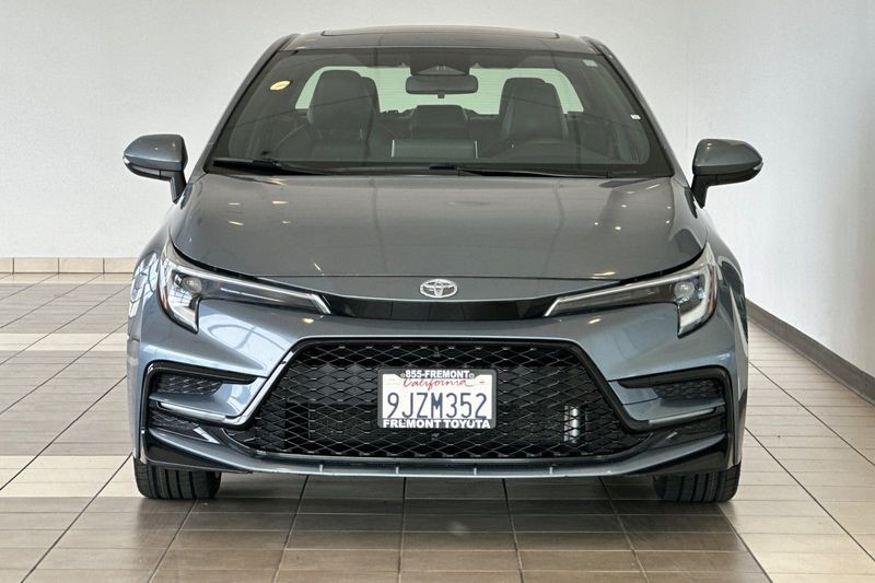 Toyota Corolla Vehicle Full-screen Gallery Image 09