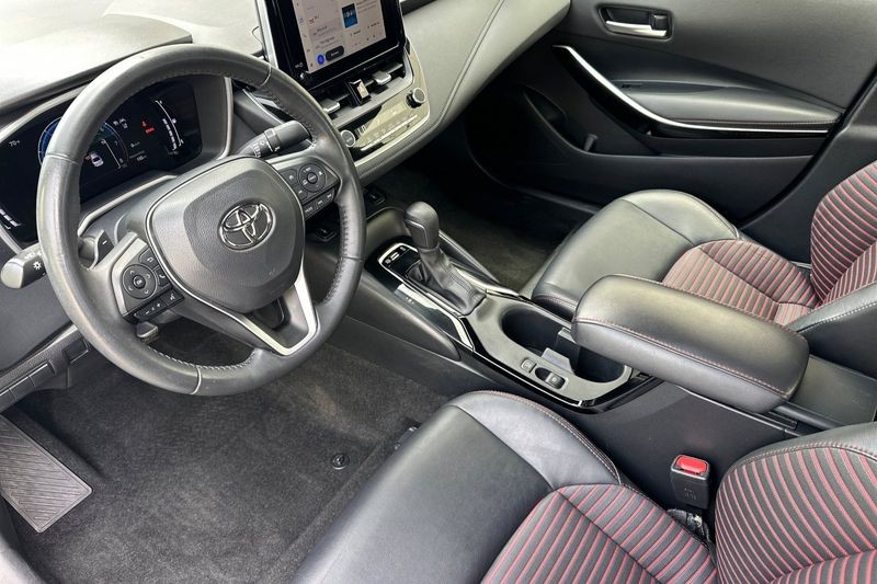 Toyota Corolla Vehicle Full-screen Gallery Image 10