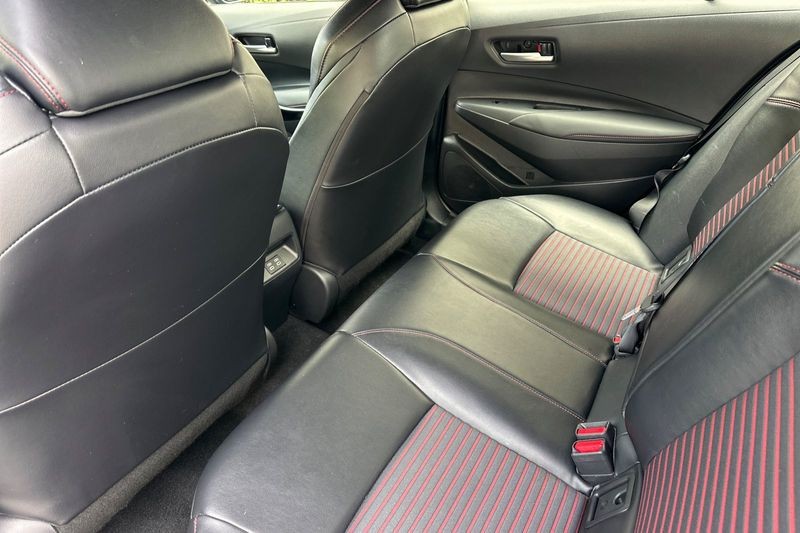 Toyota Corolla Vehicle Full-screen Gallery Image 12