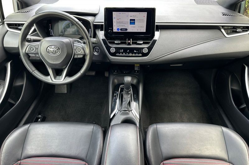 Toyota Corolla Vehicle Full-screen Gallery Image 13