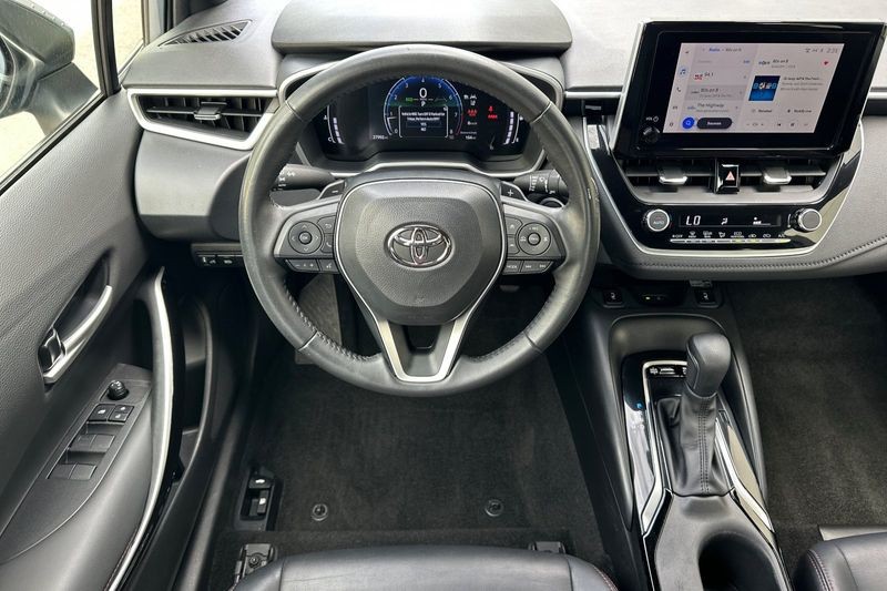 Toyota Corolla Vehicle Full-screen Gallery Image 14