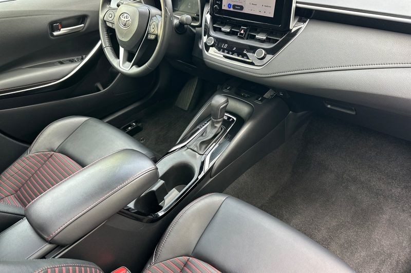 Toyota Corolla Vehicle Full-screen Gallery Image 15