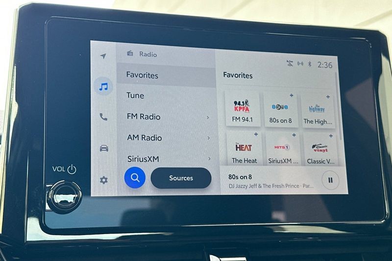 Toyota Corolla Vehicle Full-screen Gallery Image 17