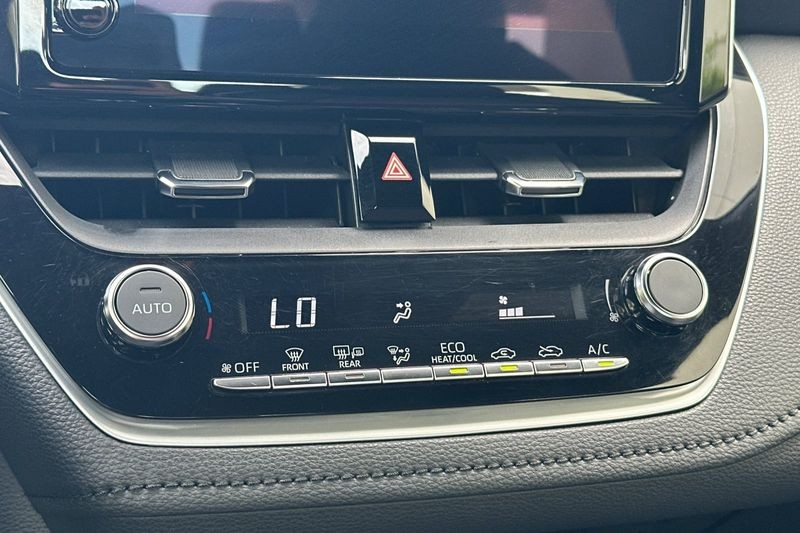 Toyota Corolla Vehicle Full-screen Gallery Image 20