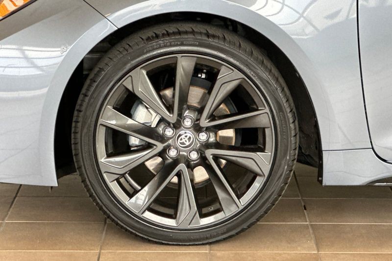 Toyota Corolla Vehicle Full-screen Gallery Image 26