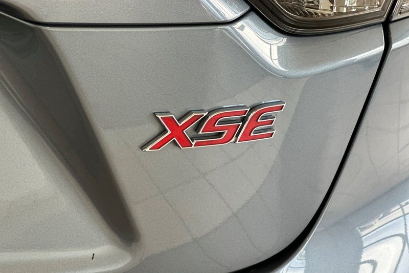 Toyota Corolla Vehicle Full-screen Gallery Image 27