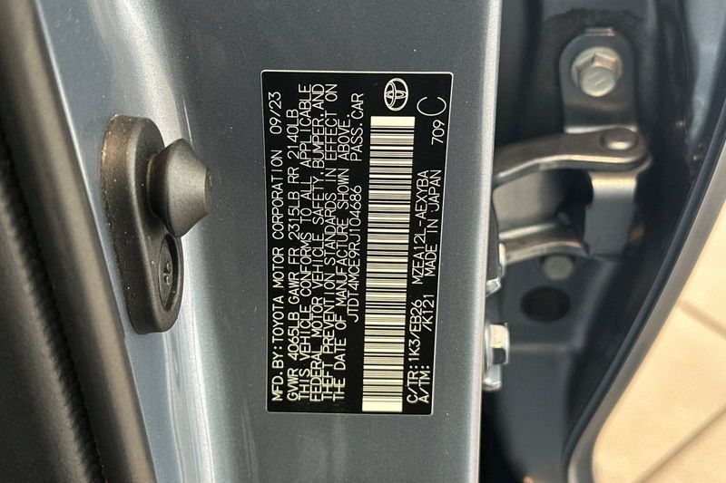 Toyota Corolla Vehicle Full-screen Gallery Image 29