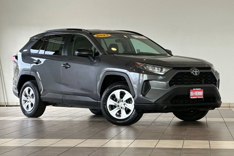 Toyota RAV4 Vehicle Full-screen Gallery Image 02