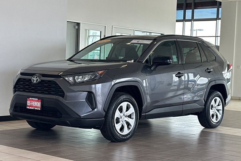 Toyota RAV4 Vehicle Full-screen Gallery Image 08