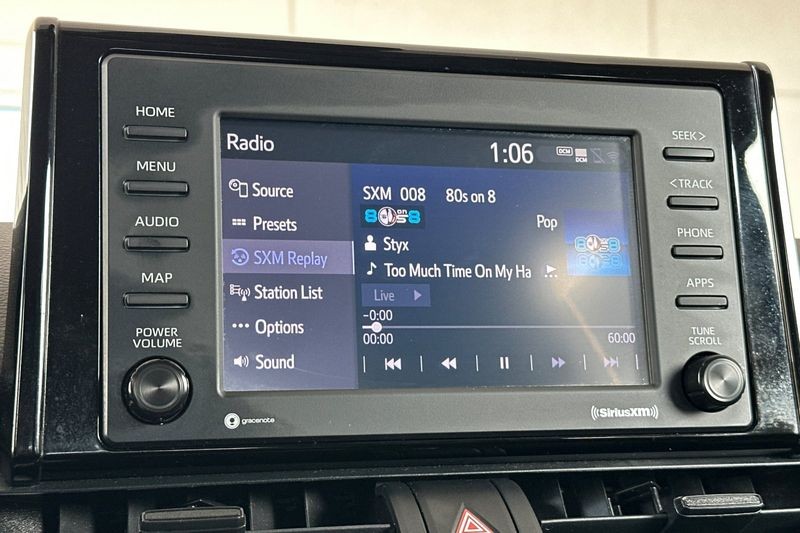 Toyota RAV4 Vehicle Full-screen Gallery Image 18