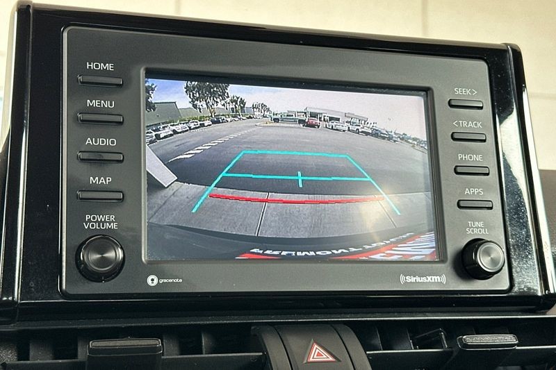 Toyota RAV4 Vehicle Full-screen Gallery Image 19