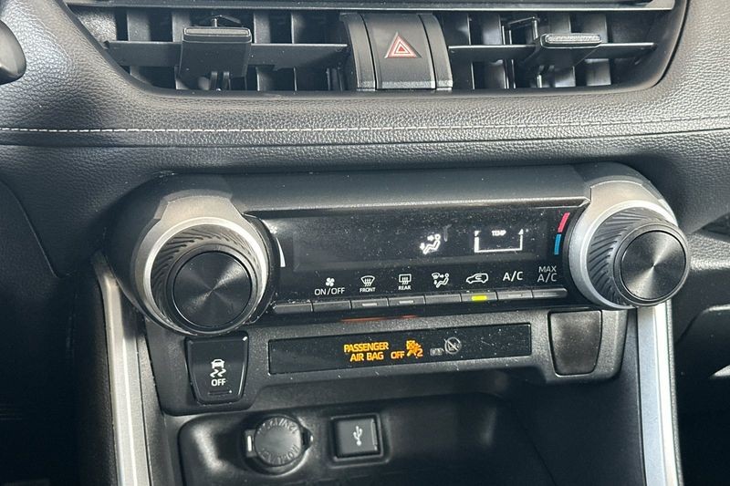 Toyota RAV4 Vehicle Full-screen Gallery Image 20