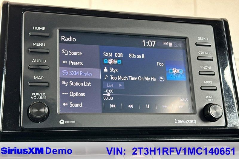 Toyota RAV4 Vehicle Full-screen Gallery Image 27