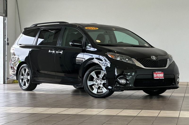 Toyota Sienna Vehicle Full-screen Gallery Image 02