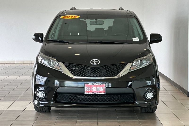 Toyota Sienna Vehicle Full-screen Gallery Image 09