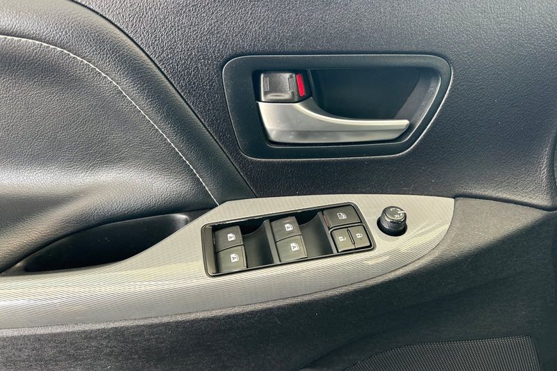 Toyota Sienna Vehicle Full-screen Gallery Image 11