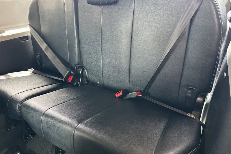 Toyota Sienna Vehicle Full-screen Gallery Image 15