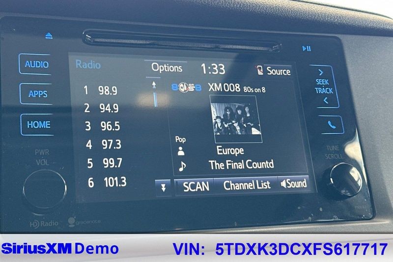 Toyota Sienna Vehicle Full-screen Gallery Image 28