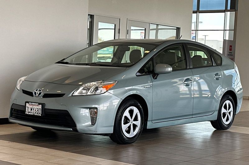 Toyota Prius Vehicle Full-screen Gallery Image 08