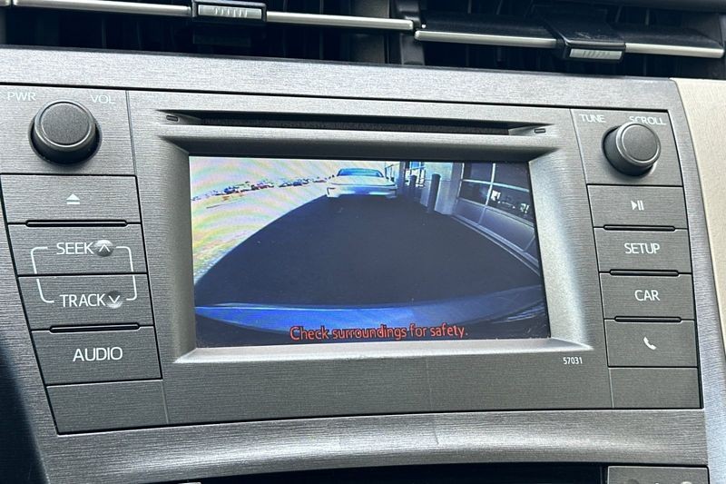 Toyota Prius Vehicle Full-screen Gallery Image 19