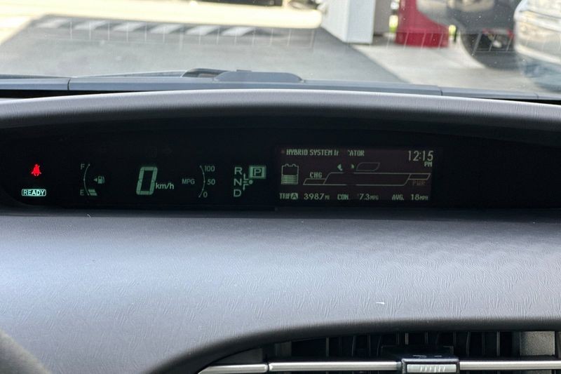 Toyota Prius Vehicle Full-screen Gallery Image 24