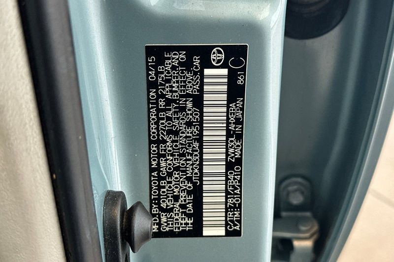 Toyota Prius Vehicle Full-screen Gallery Image 27