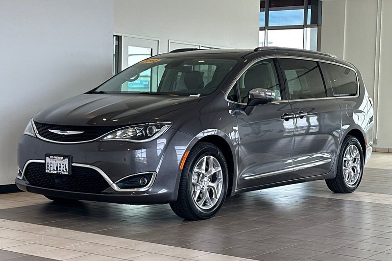 Chrysler Pacifica Vehicle Full-screen Gallery Image 08