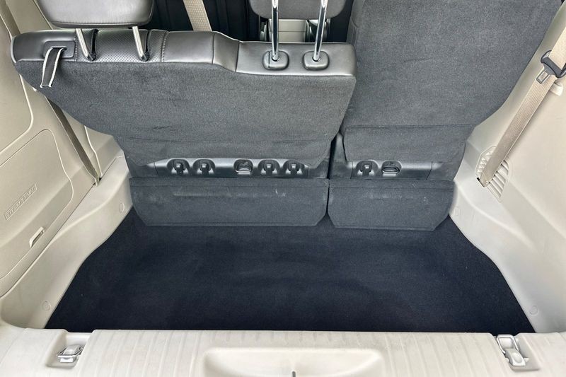 Chrysler Pacifica Vehicle Full-screen Gallery Image 17