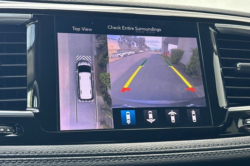 Chrysler Pacifica Vehicle Full-screen Gallery Image 22