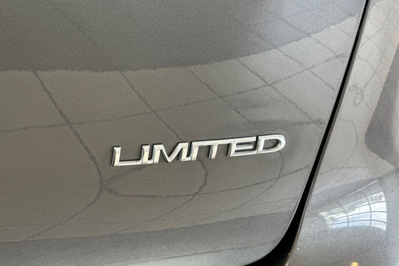 Chrysler Pacifica Vehicle Full-screen Gallery Image 30