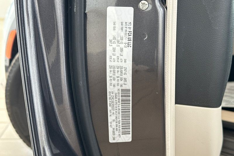 Chrysler Pacifica Vehicle Full-screen Gallery Image 31