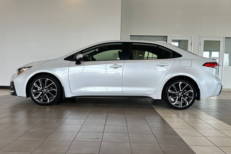 Toyota Corolla Vehicle Full-screen Gallery Image 07