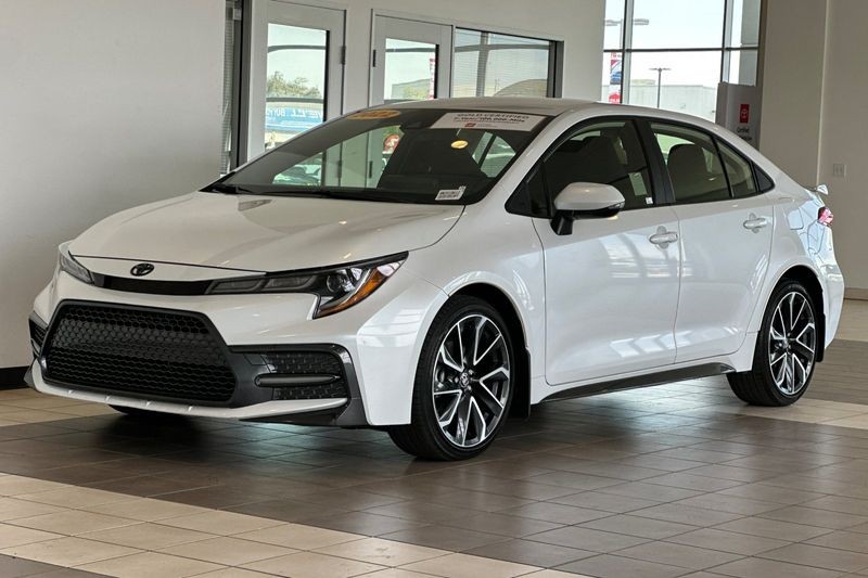 Toyota Corolla Vehicle Full-screen Gallery Image 08