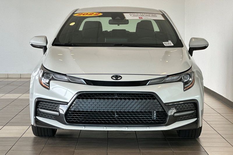 Toyota Corolla Vehicle Full-screen Gallery Image 09