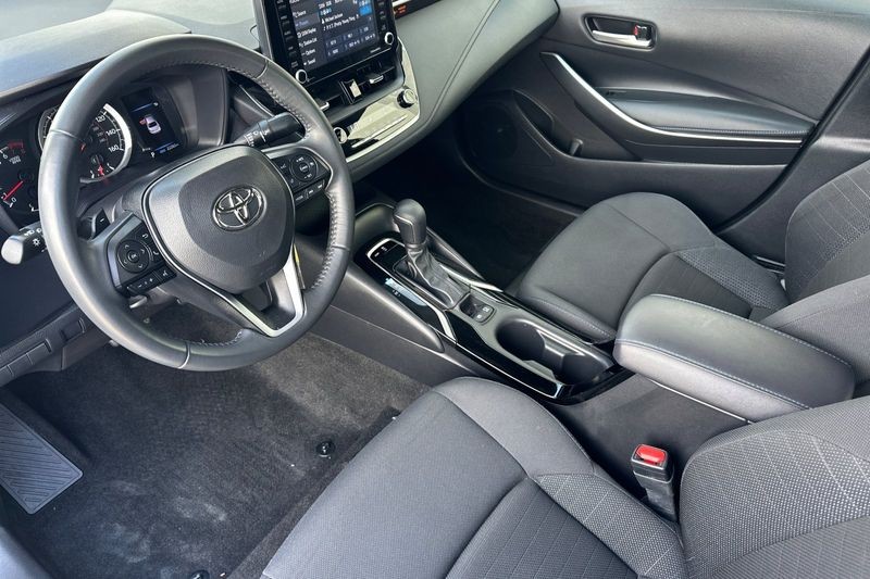 Toyota Corolla Vehicle Full-screen Gallery Image 10