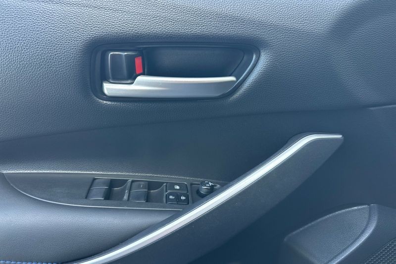 Toyota Corolla Vehicle Full-screen Gallery Image 11