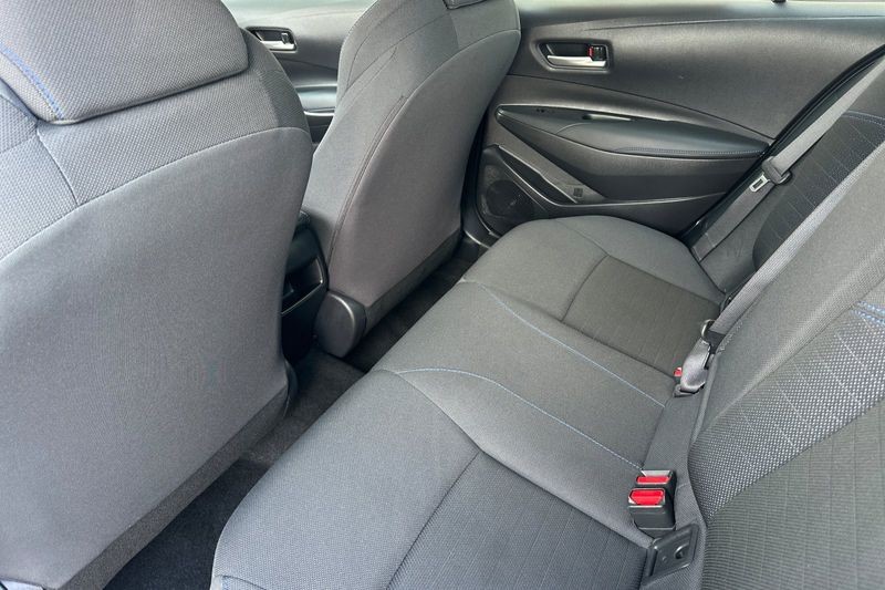 Toyota Corolla Vehicle Full-screen Gallery Image 12